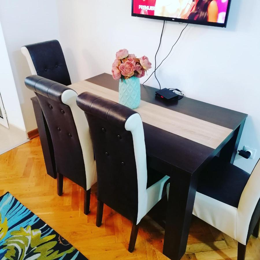 Marina Jacuzzi Apartment Free Parking ノヴィ・サド エクステリア 写真