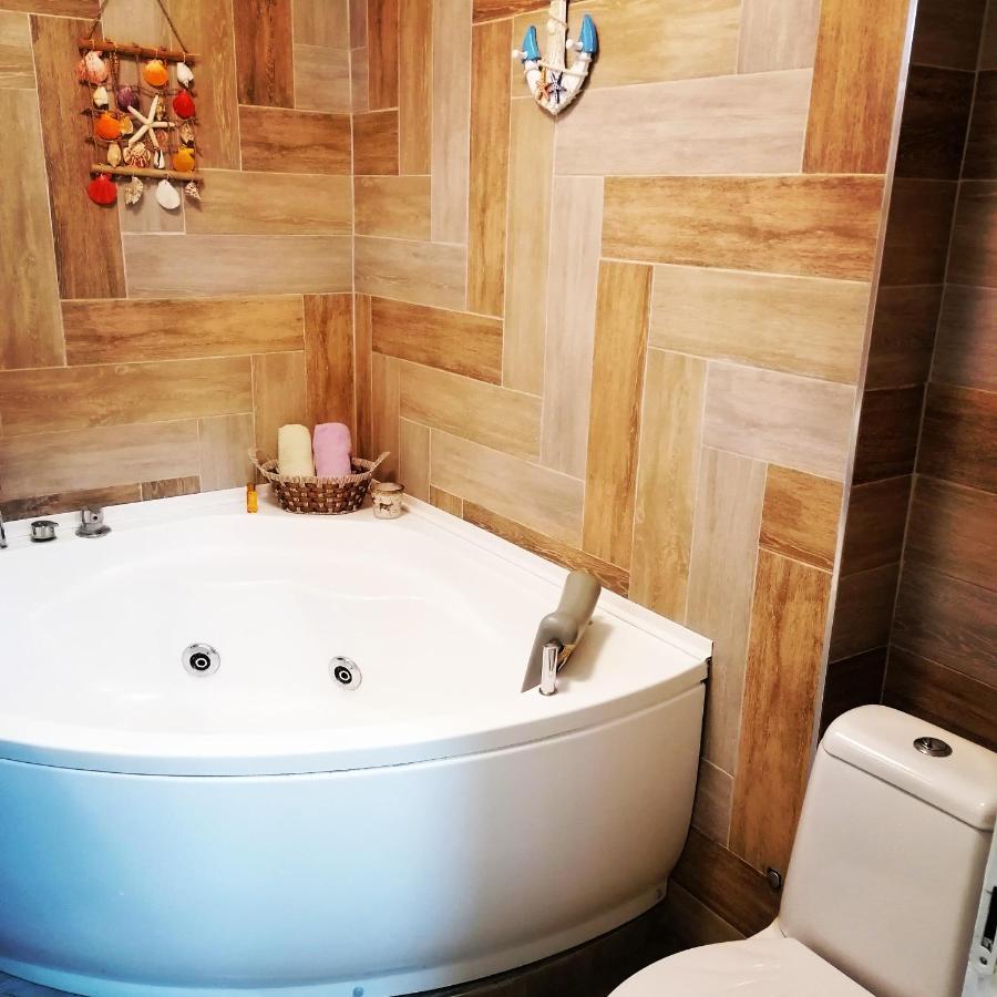 Marina Jacuzzi Apartment Free Parking ノヴィ・サド エクステリア 写真